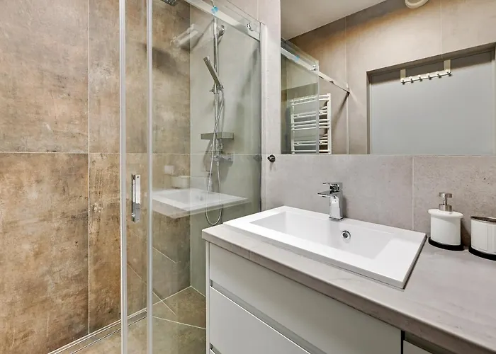 Grand - Bastion Walowa 100cznia - For 4 People غدانسك